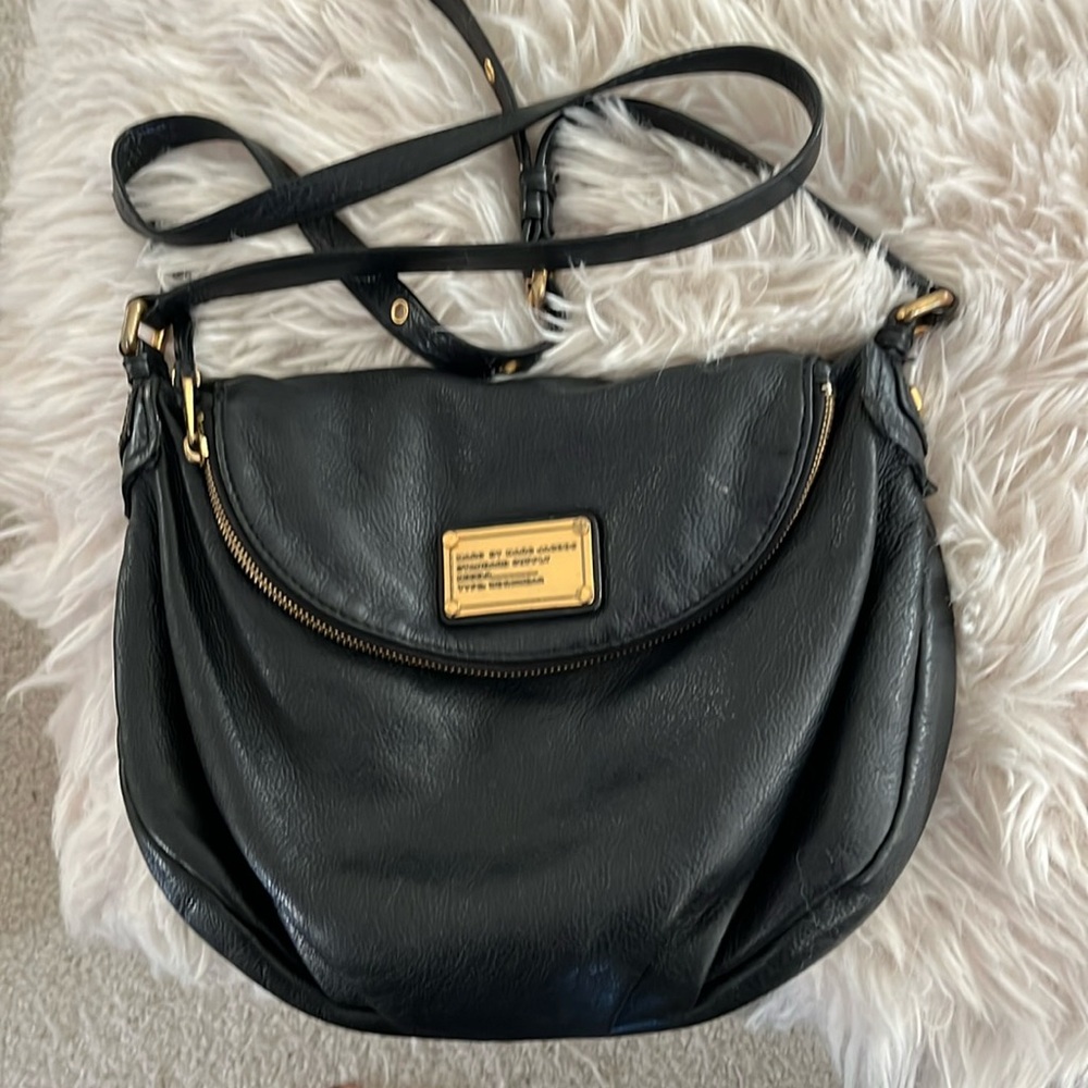Marc by Marc Jacobs O Natasha black leather crossbody bag used. Perfect size